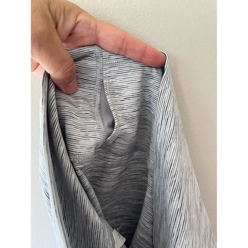 Lululemon Sz 8 Capri Wunder Under Crop Leggings High Rise Pockets Pull On